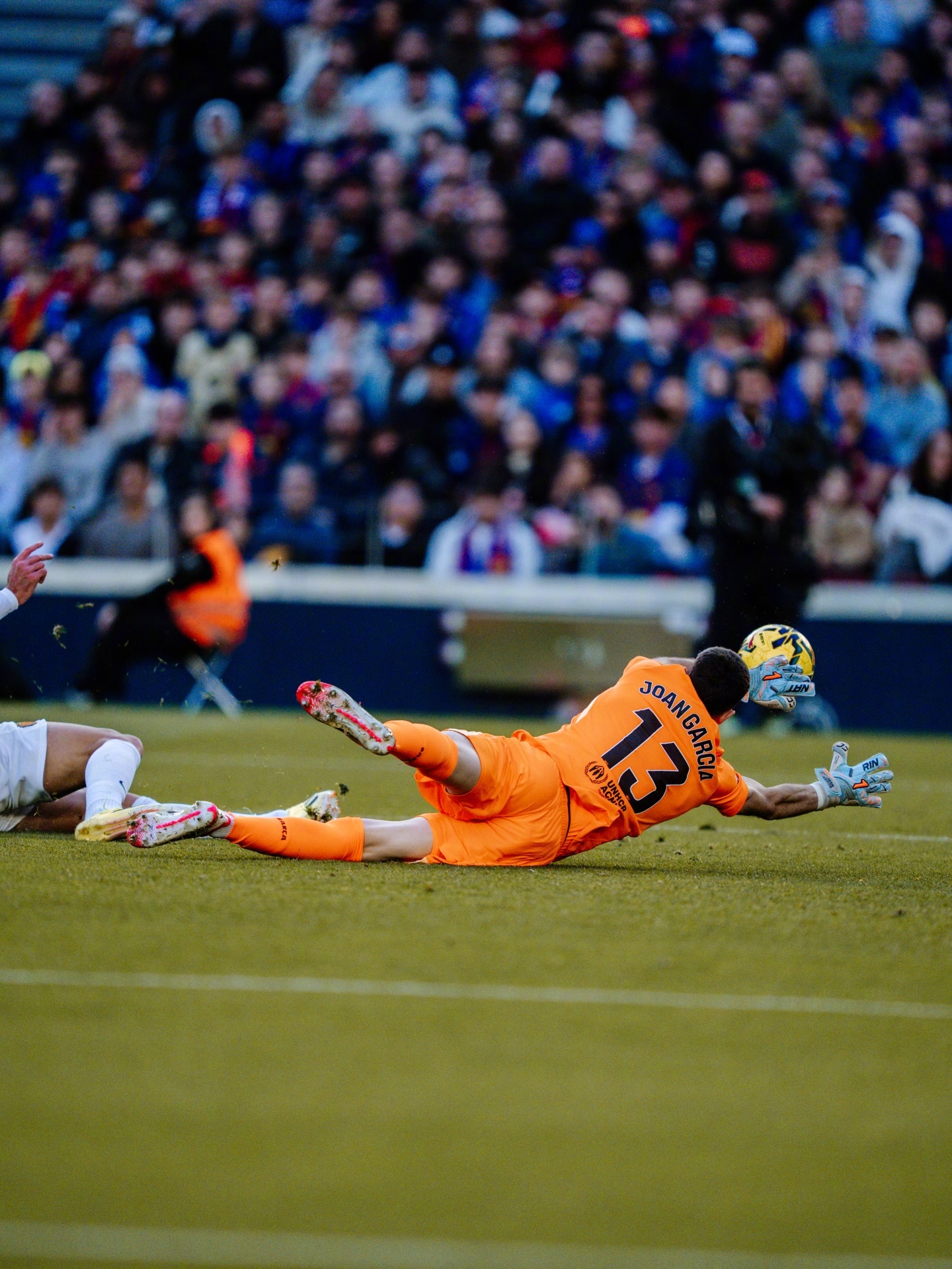 巴萨3比0马略卡 🧤我的零封奖我自己守护！🥅乔安·加西亚赛后更新社媒：“主场