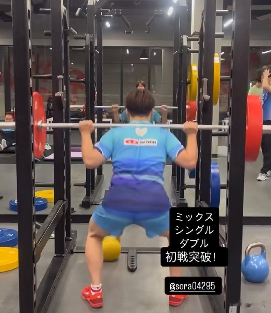 松岛辉空真勤奋！！

今日混双首场比赛胜利结束后，又继续来到体能馆来练力量来了！