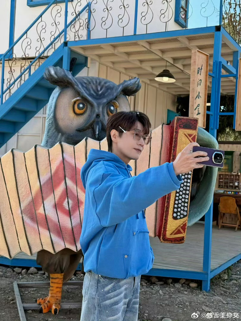 王铮亮的脑洞零下八度路边偶遇一位npc姑娘，亮哥：“她会不会叫麻飞地？那她弟弟一