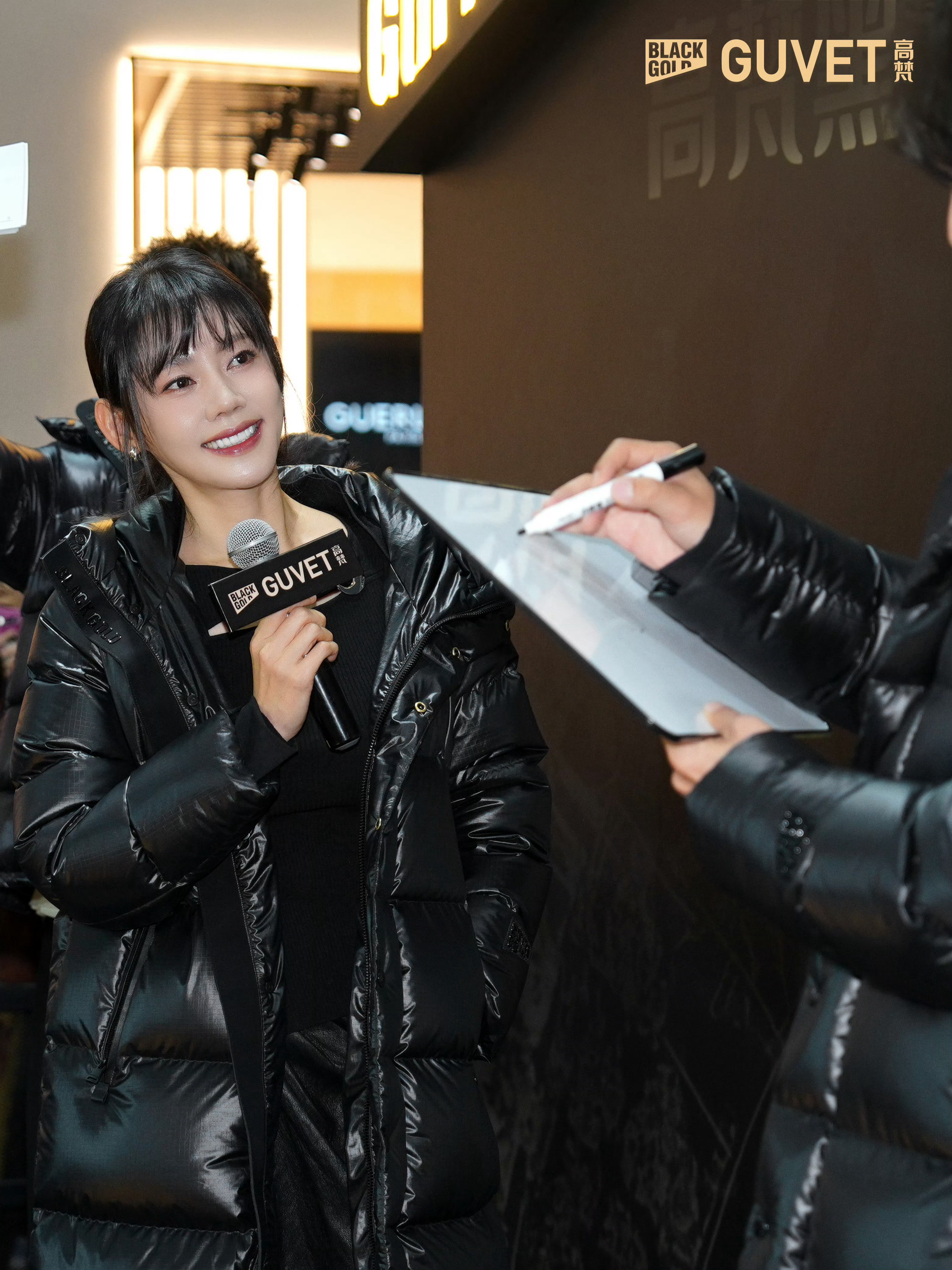 秋瓷炫 ✨秋瓷炫星日记录GUVET | 巴黎光影 暖冬定格身穿高梵「巴黎高定」系