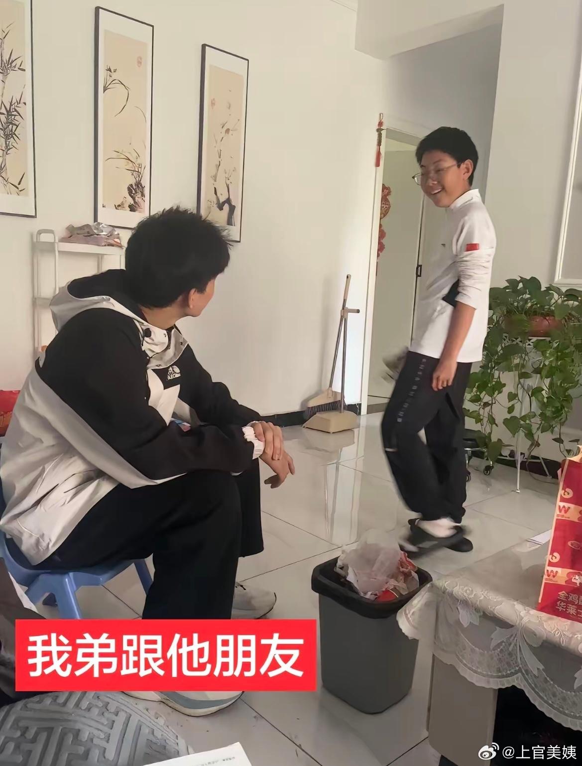 现在同龄小孩的身高差距都这么大的吗哈哈哈哈哈哈哈 ​，我娃一直全班最高，她和她的