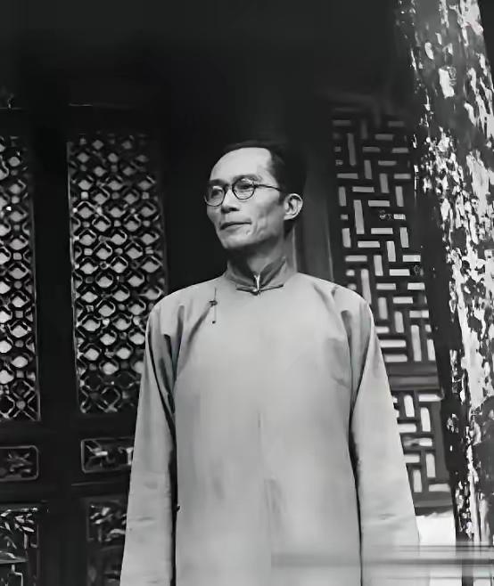 1949年，梅贻琦不顾学生们的苦苦挽留，毅然南渡，临走前，他说道：“我若留在大陆