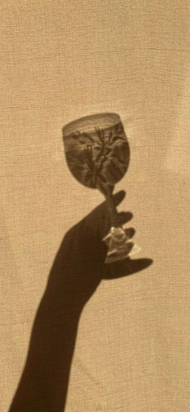 “整个春天都是生命力独享风流的季节，长风沛雨，艳阳明月，天地间充着生的豪情，风里