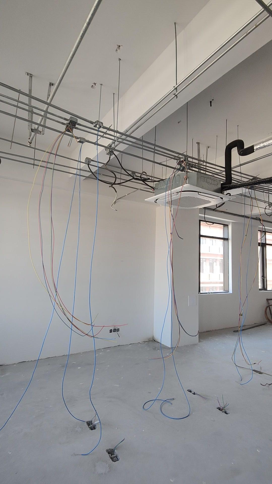 水电师傅一天能配多少米管？💡做装修这行，三年入行，五年懂行，十年称王。宁愿十年