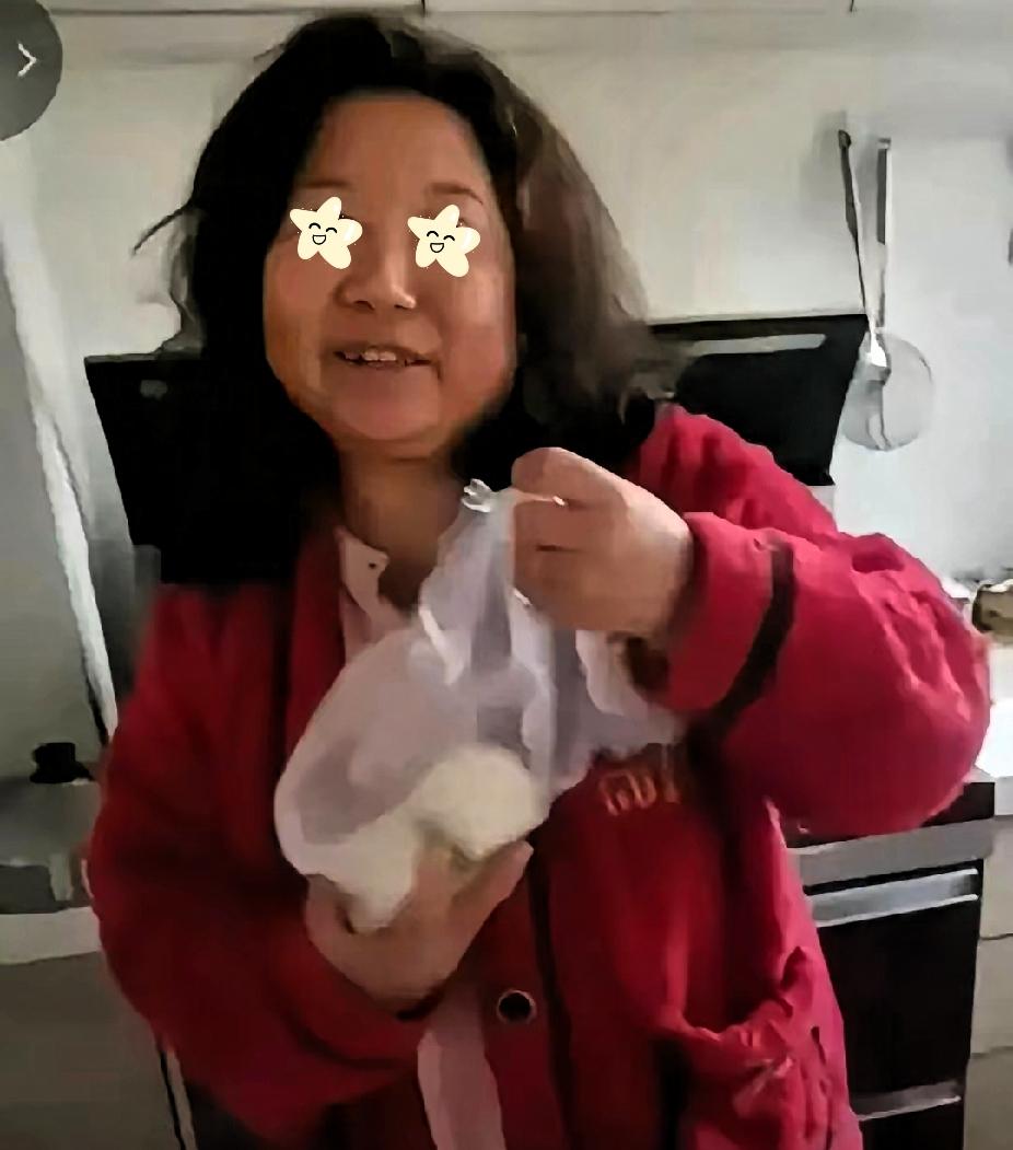 今天咋们深究:威打第一针疫苗的时间线，处处都是经不起推敲的疑点。

到底是15号