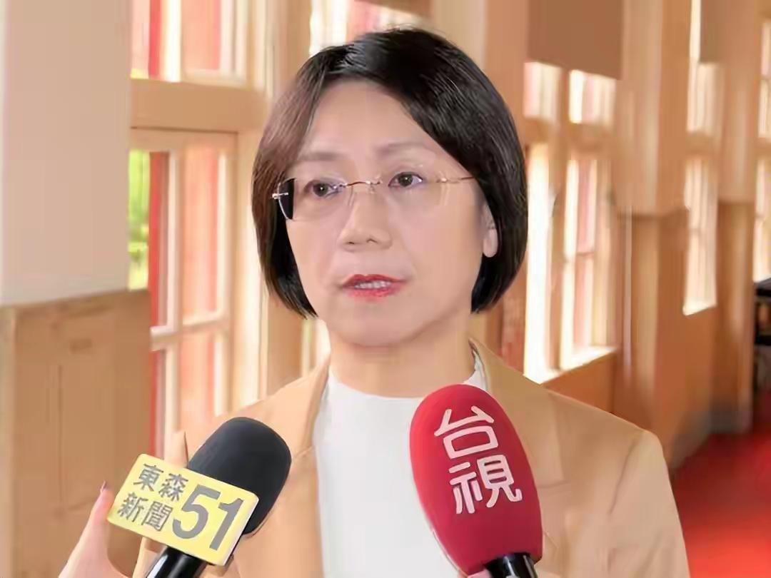 国民党籍民意代表翁晓玲因为立场强硬，成了民进党的眼中钉肉中刺，但她面对绿营的威胁