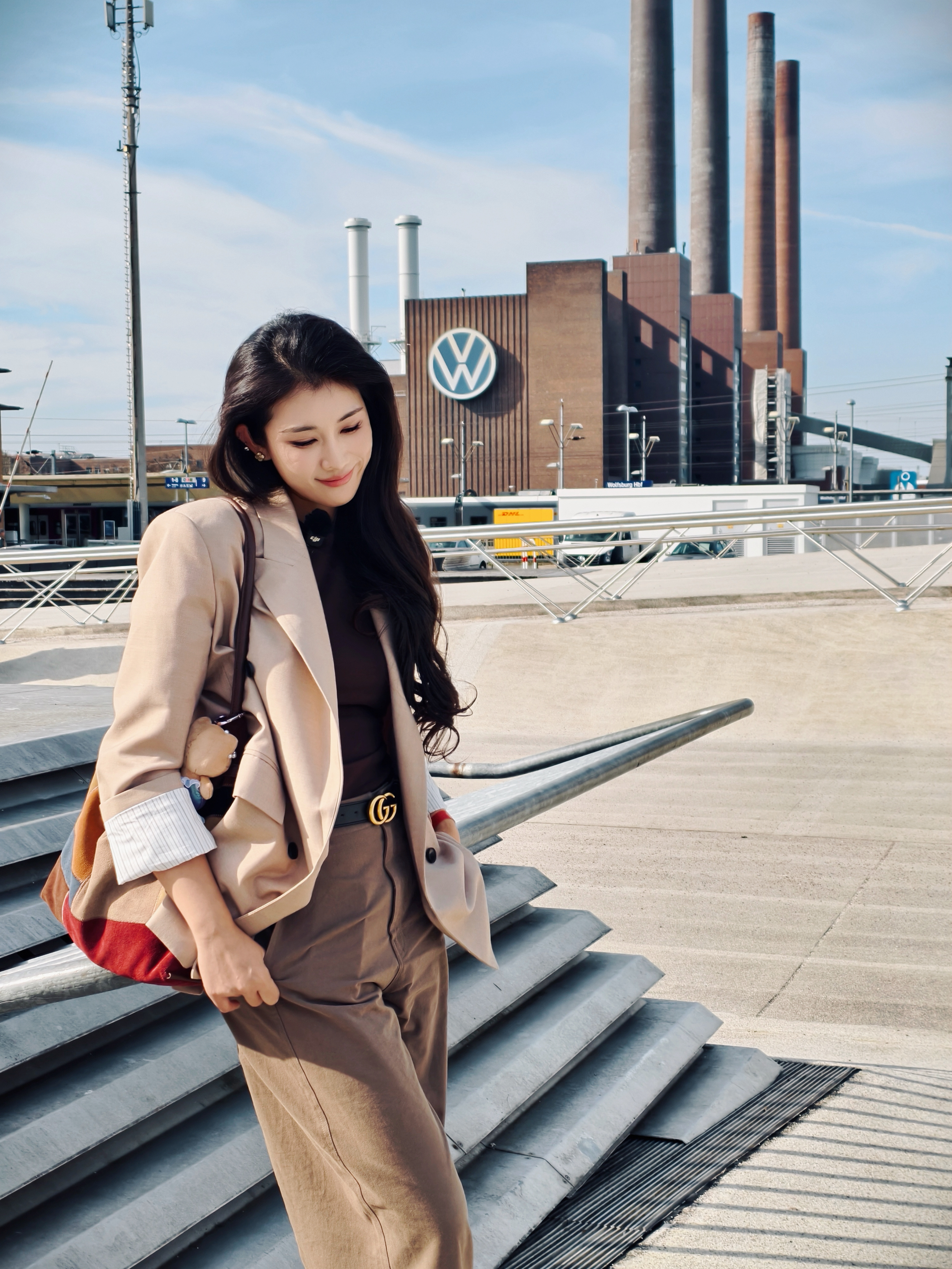 做沃尔夫斯堡街头，自带松弛感的卷儿✨ootd卷妹的日常我与汽车的日常 德国·沃尔