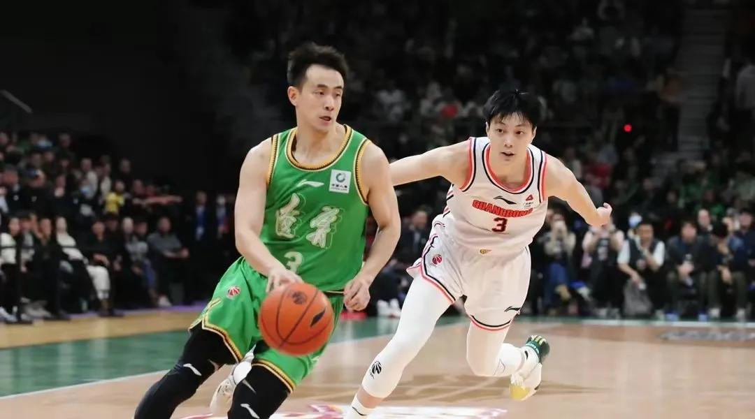 广东VS辽宁！两名外援迎来首秀，杜锋在主场盼复仇。辽宁明晚想赢广东必须做到几点，