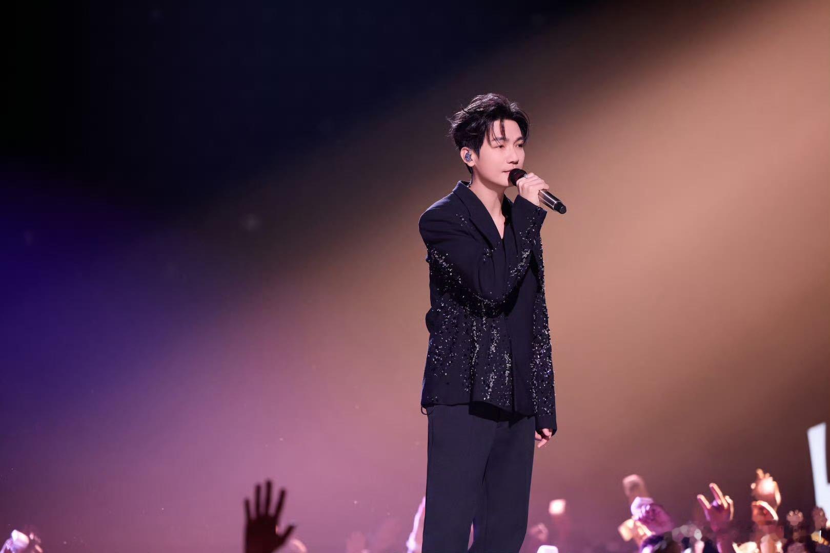 陈楚生2025荒芜之境巡演  盼星星盼月亮，陈楚生2025荒芜之境巡演厦门站终于