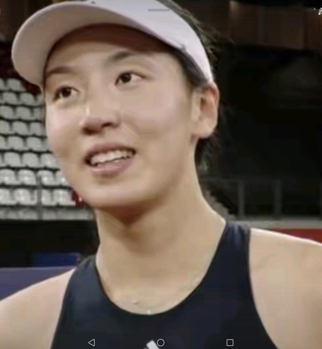 本场比赛，王欣瑜精彩表现可圈可点，逆转取胜，成功晋级第二轮，顽强而智慧!