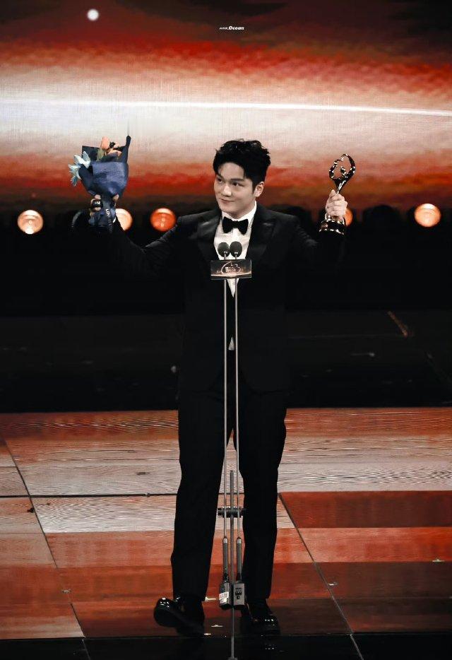 谁懂马龙樊振东王楚钦同框的含金量 王楚钦微博之夜获奖发言全程跟拍 