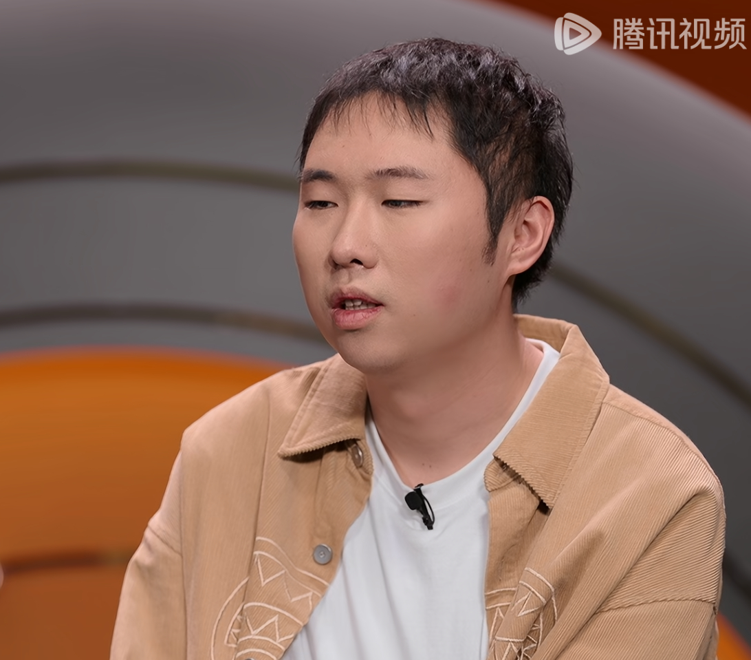这个吕博伟好像变胖版本的杨蒙恩，哈哈哈哈哈哈哈哈哈脱口秀和ta的朋友们