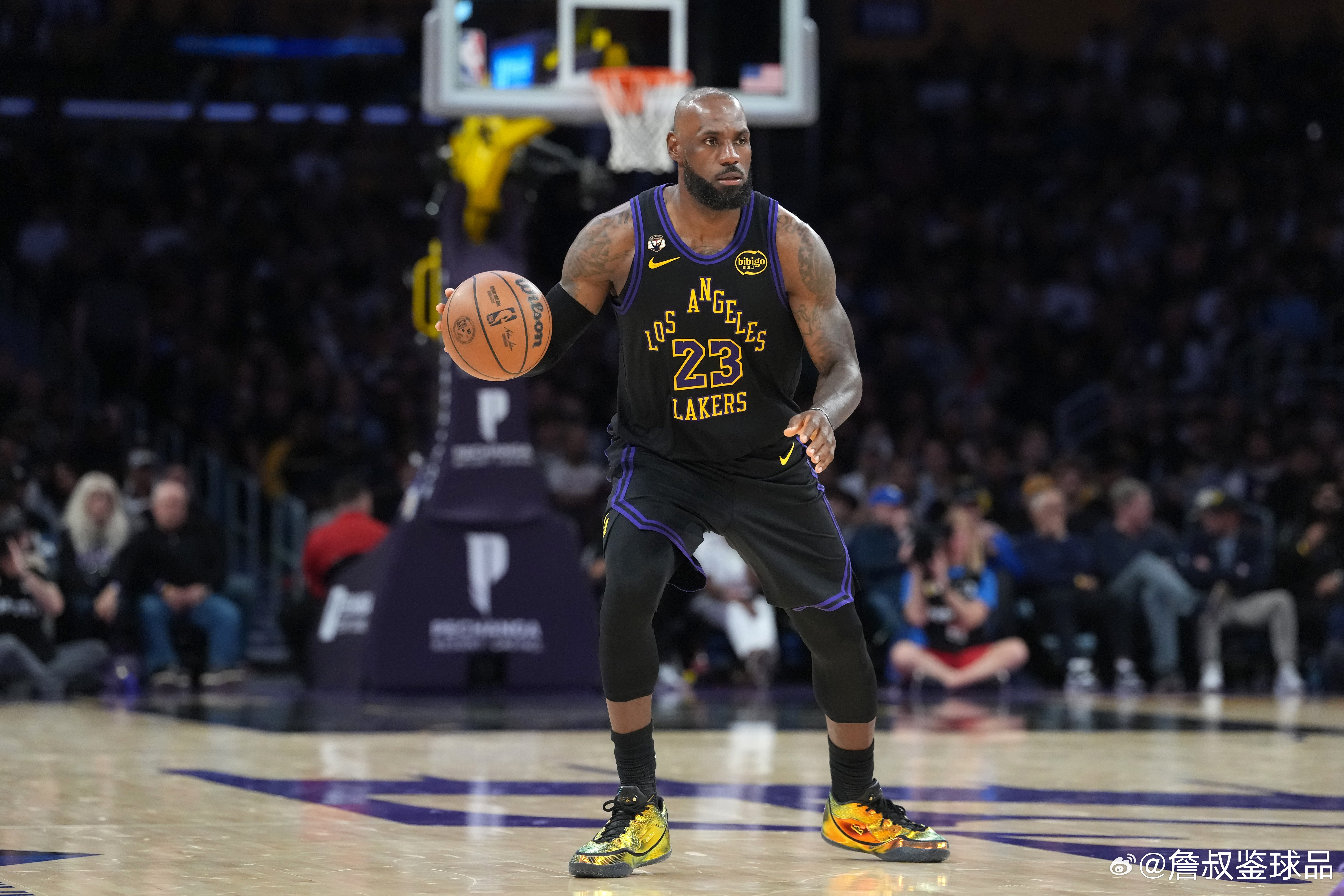 NBA常规赛，湖人对阵森林狼，詹姆斯因为右髋部挫伤、左脚关节炎缺阵。对此，Ski