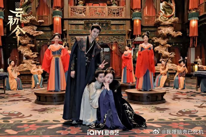 云初令元宵节照虞书欣张云龙一家三口元宵节营业照 虞书欣张云龙一家三口元宵节营业照