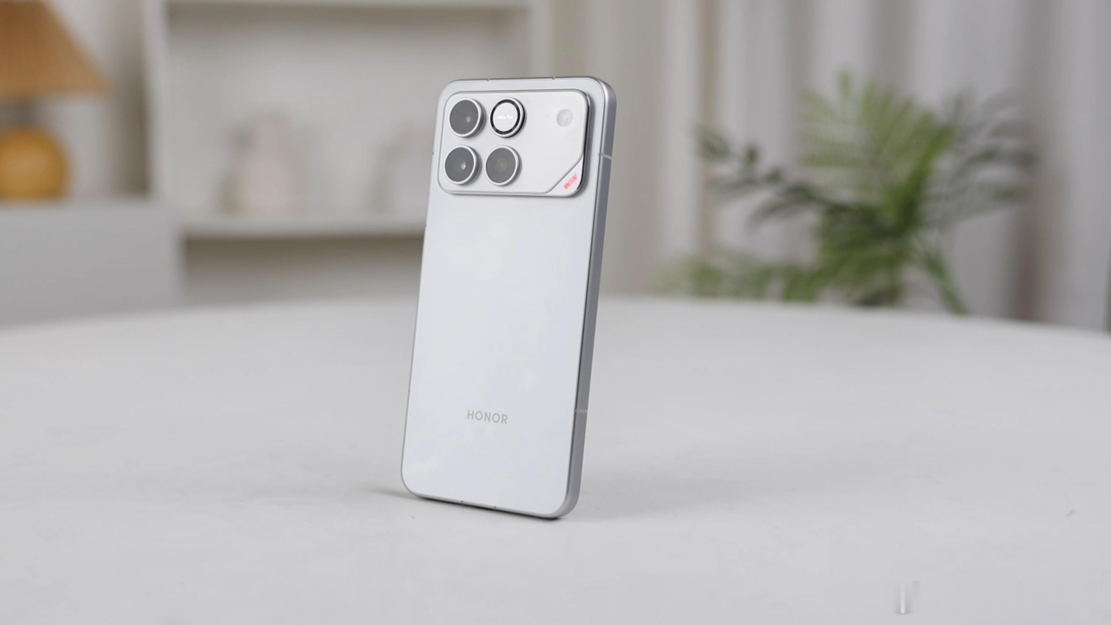 说实话耀子 2025 是真的难！老大哥高端回暖 + 麒麟回归，日子肉眼可见不好过