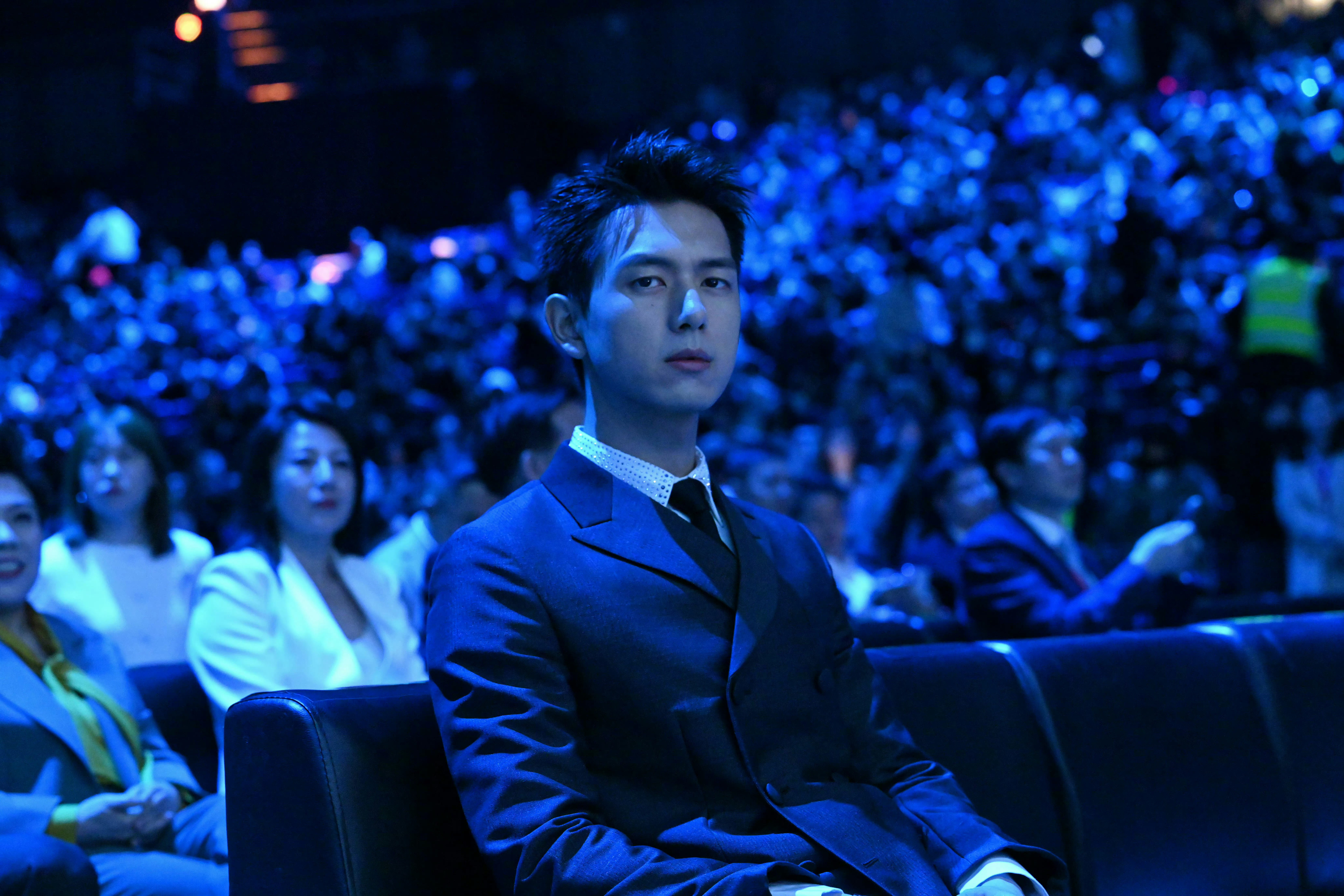 李现李现张婧仪雾里青4月开机坐等官宣，李现出品，必属精品！ 