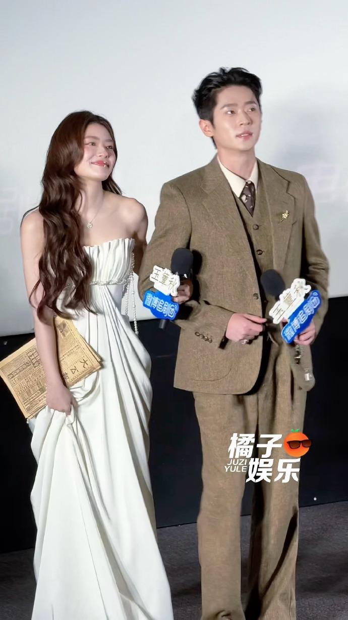 感觉徐若晗想红的心，比丞磊高多了[笑哭]

刷到他们剧宣的视频，每次徐若晗都要挽