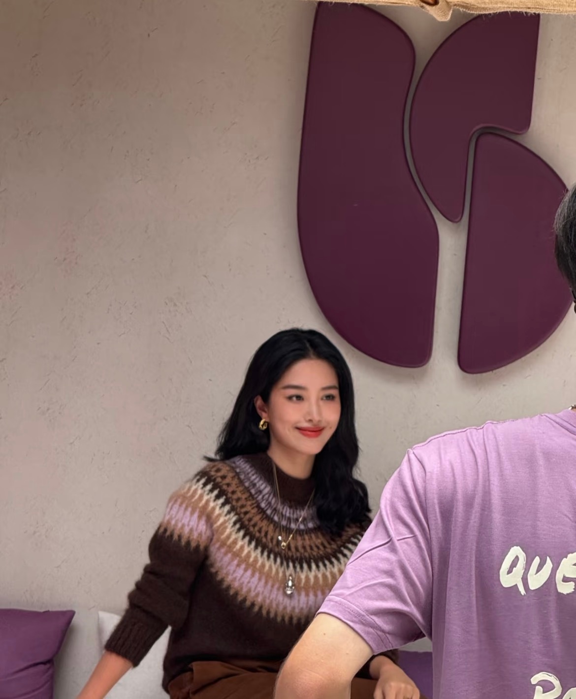 杨采钰产后首亮相杨采钰产后也依然那么美！一点儿都看不出这是刚生完孩子的状态！美女
