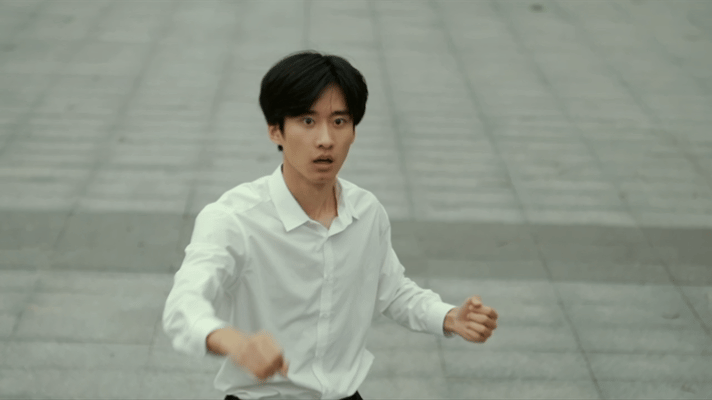 一代人有一代人的童年真人剧胸口光起的刹那，唤醒了几代人共有的童年 ​​​