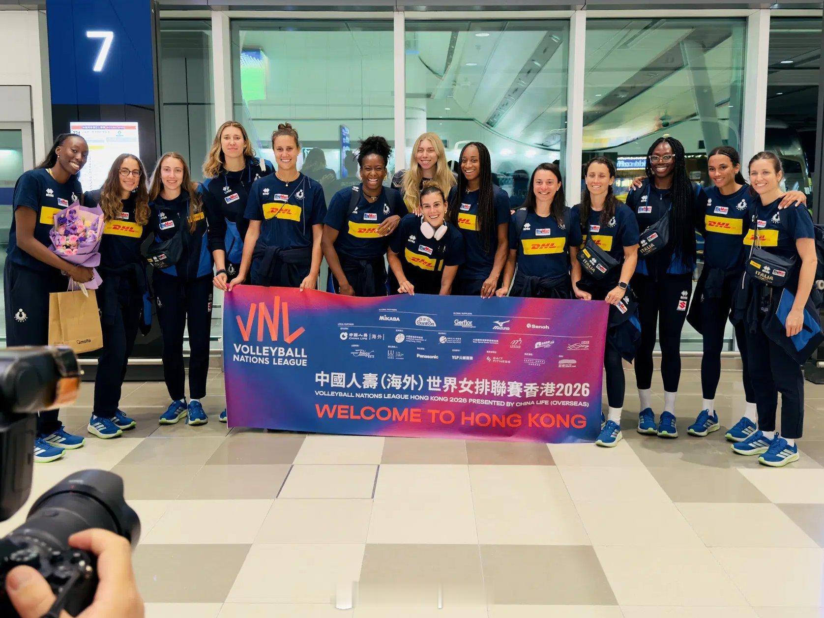 意大利女排抵达香港2026年世界女排联赛排坛动态