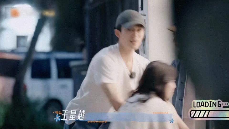 王星越被姐姐们夸红温了王星越邓为被姐姐们夸红温了哈哈哈哈哈，花少8名场面来了！姐