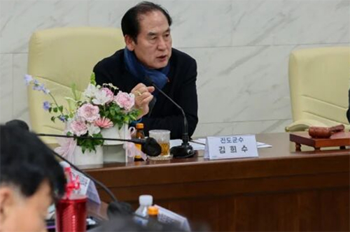 #韩官员称进口越南女性给光棍被开党籍#【韩国一郡守提议“进口越南女性”给光棍发老