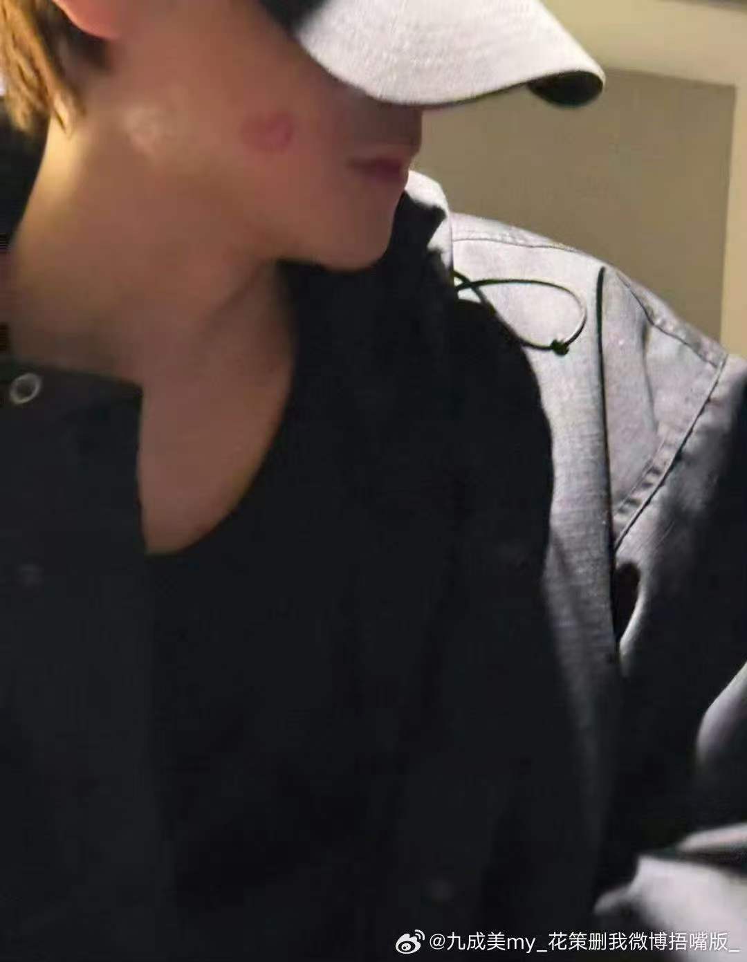 九成美晒若若朋友圈的置顶九成美晒田栩宁为若若准备的生日礼物 到底把粉丝当什么。哥