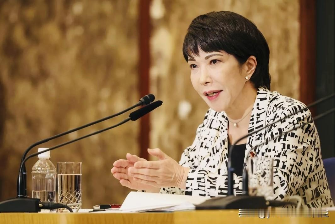【日本自民党首位女党首诞生】
    在10月4日举行日本自民党选举中，5名候选