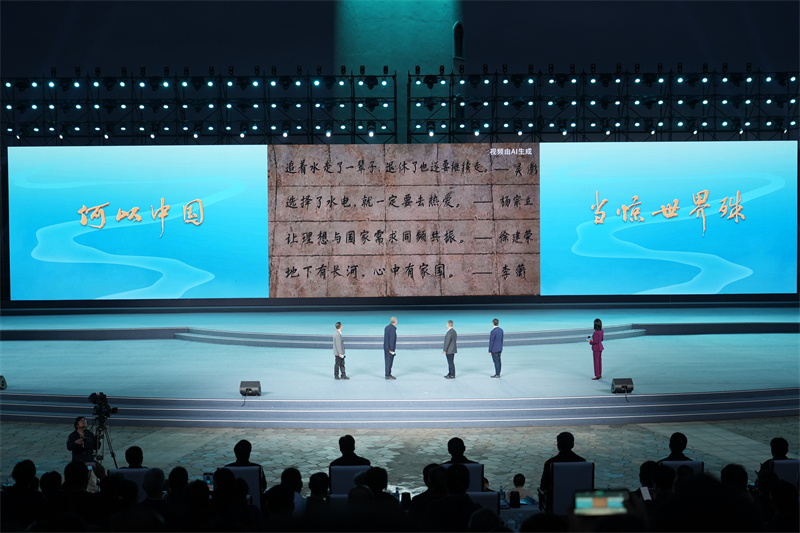 何以中国·当惊世界殊｜在河道上建“楼梯”，枢纽里搭“电梯”