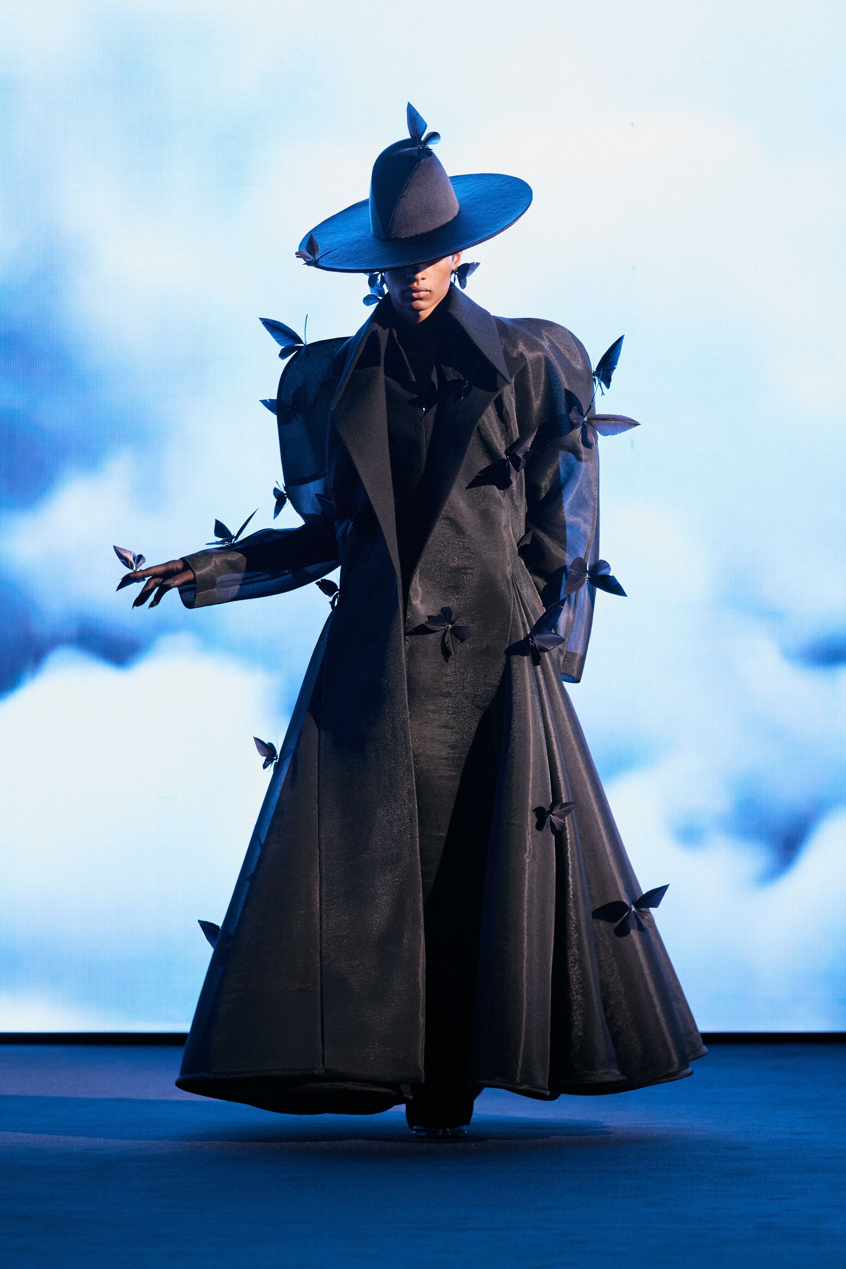 米卡即将登上红秀 GRAZIA 三月新刊封面HUBLOT 腕表加持 ，更有老朋友