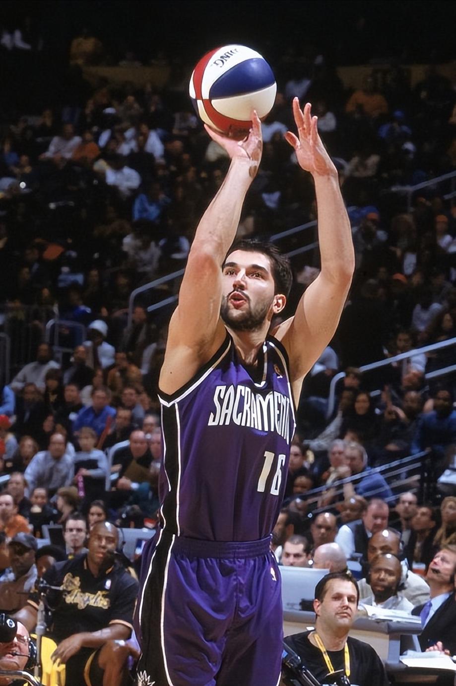 2米08的身高，生涯三分40.1%，如果佩贾·斯托贾科维奇出现在今天的NBA选秀