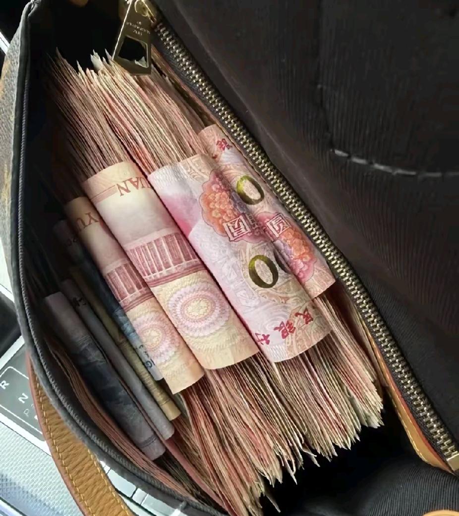 人这一生，要读懂五门必修课。
 
人生第一课，送别父母，那是归途。
父母陪我们走