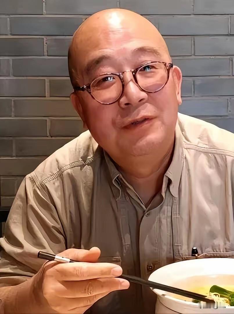 唐师曾前妻王淳华，中央戏剧学院导演系毕业，北京电视台知名编导导演。唐师曾病重期间