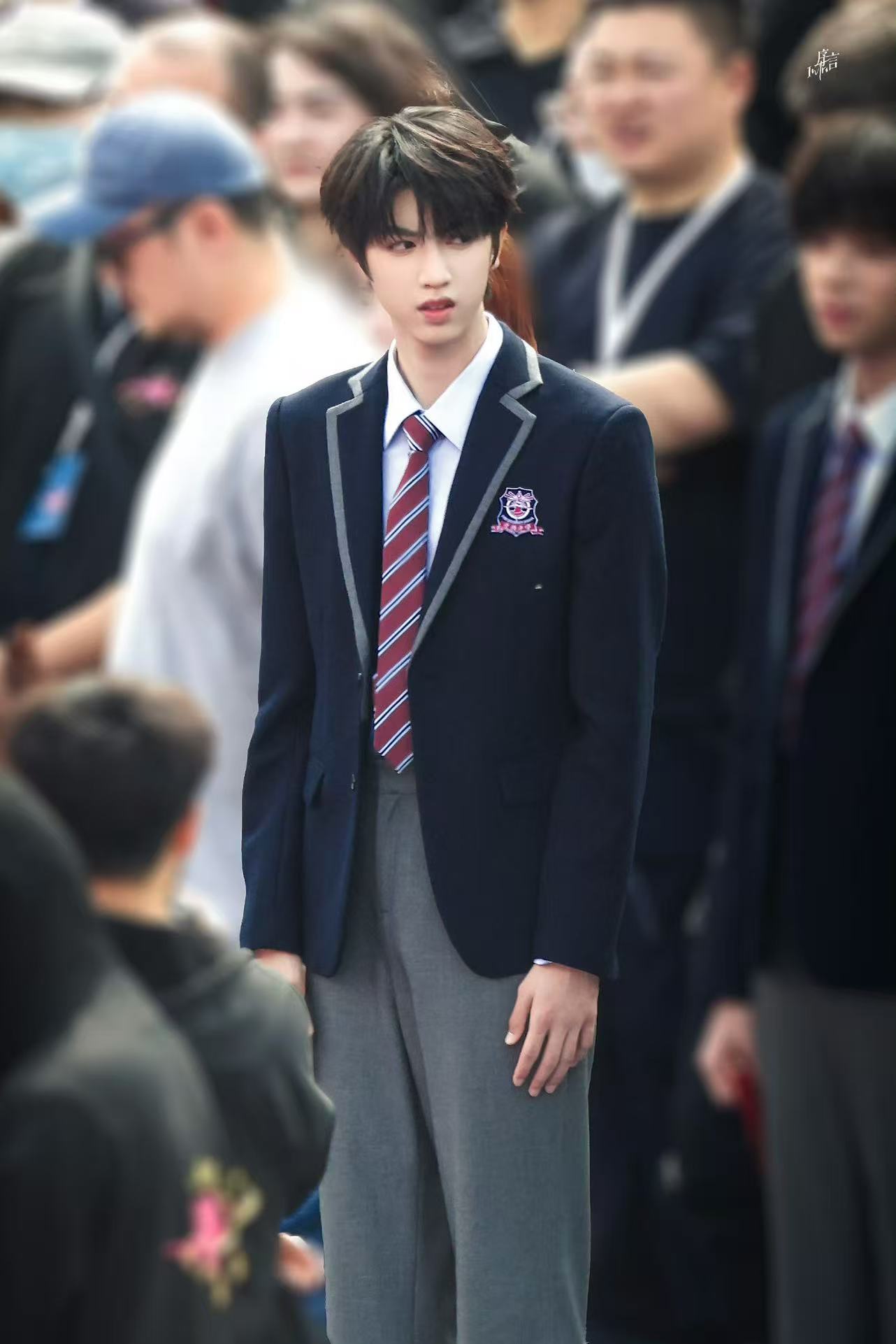 张桂源这种能收多少情书 男神轻点帅！张桂源放到高中不得情书收到手软啦