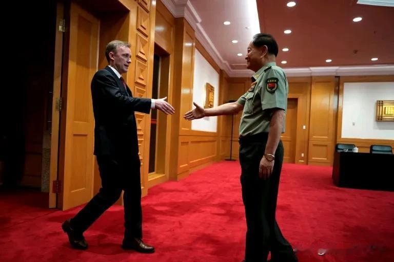 突发，沙利文今天获准进入中国国防部八一大楼，并会见中央军委副主席张又侠！这是时隔