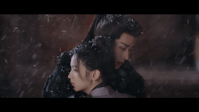 禾晏肖珏雪中抱 看肖珏的眼神里，全是心疼。禾晏自己淋过雨，就想给肖珏撑伞，这种共