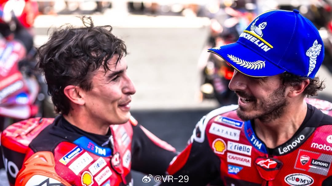 Pecco Bagnaia因最后一圈超出赛道限制被罚退一位Marc Márque