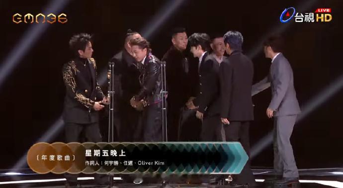 按照金曲奖把年歌给了Energy的《星期五晚上》，我觉得《跳楼机》《大展宏图》很