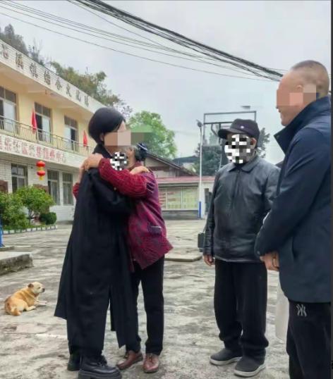 四川乐山，一男子工伤死亡，赔偿款157万元打到妻子账上，妻子认为，这笔钱归自己和