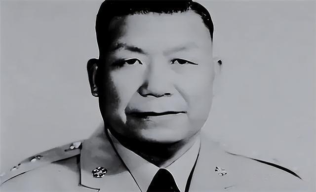 1949年青岛惊险一幕：上级下令毁城，山东籍司令拼死护住整座城池
 
1949年