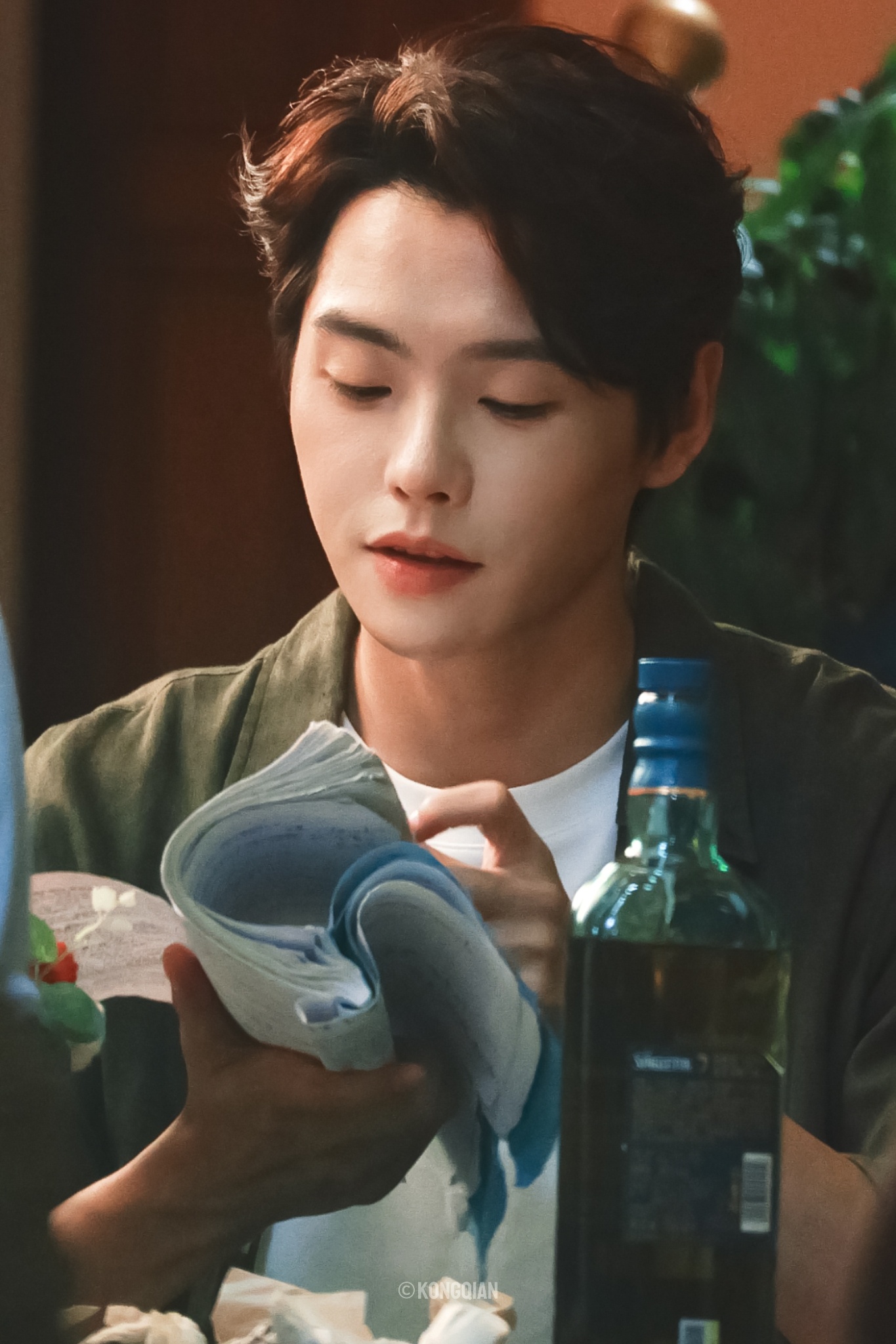 -𝟐𝟎𝟐𝟓/𝟏𝟎/𝟏𝟒翻烂的剧本，密密麻麻的批注肖宇梁肖宇梁沈赋