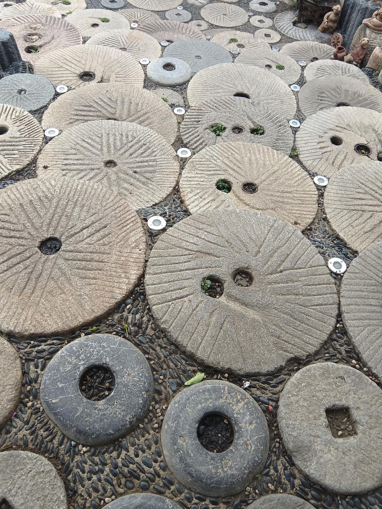 上联，圆圆缺缺天上月，求下联？断断续续不了情
