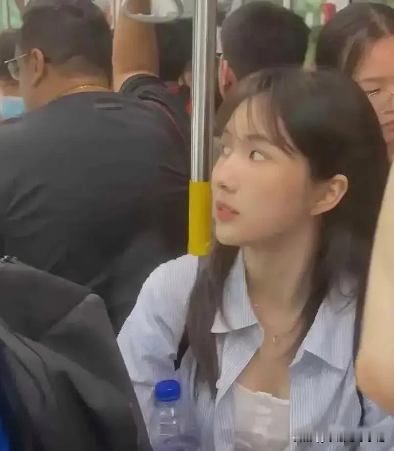 这么漂亮，为啥还要整天挤地铁？