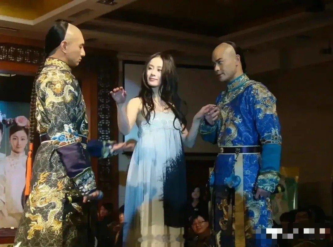 刘诗诗这是搞特殊吗？为什么都是戏服，就她现代装 ​​​