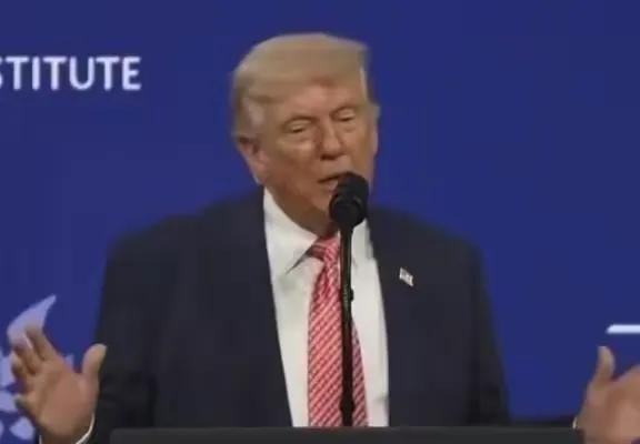 特朗普曾警告全世界：你们可以不喜欢中国，甚至你们也可以不尊重中国，但是你们不得不