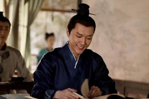 《知否》中的顾廷烨从来都不是被命运抛弃过的人，而是一个被命运反复试探的人。
用继