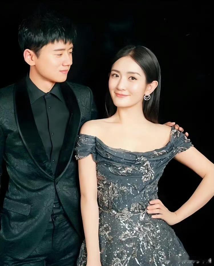 张杰谢娜 同台杰哥娜姐真的就是爱情的代名词呀，好幸福，这么多年了还这么恩爱 