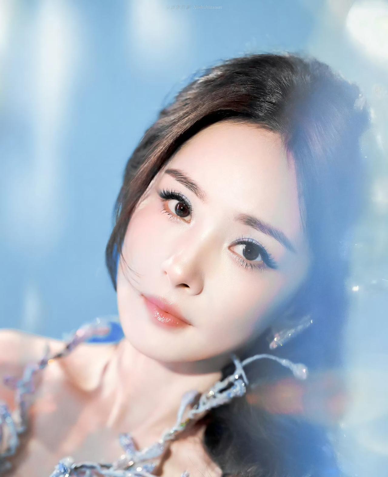 杨幂王者荣耀共创之夜的造型也太美了！

完全就是精灵神箭手啊！脸蛋身材造型简直了