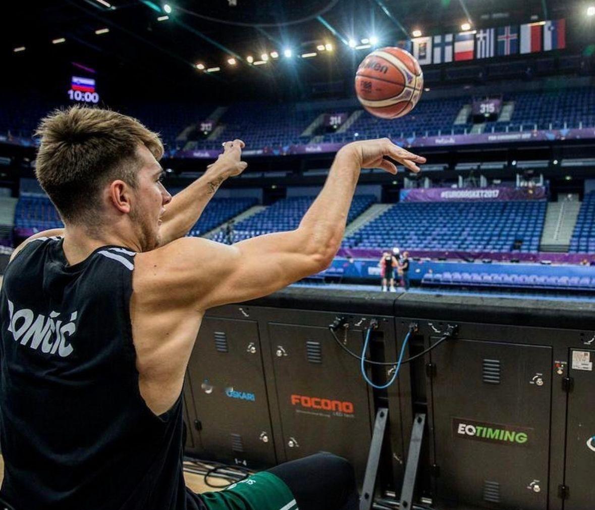 东子 曾经也肌肉拉丝啊 