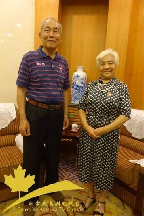 1977年，吴桂贤主动辞去职务，回到西北国棉厂，可就在回到陕西的当晚，得知姐妹们